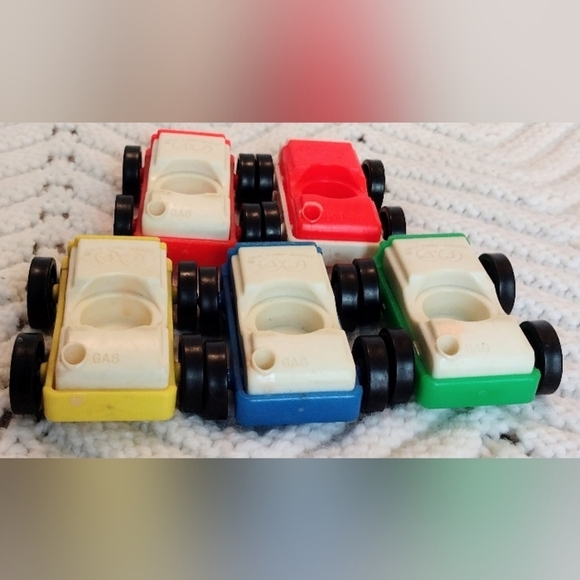 Vintage Fisher Price  Little People #930 Family Action Garage 5 Cars 3 Wood Ppl - Picture 6 of 9